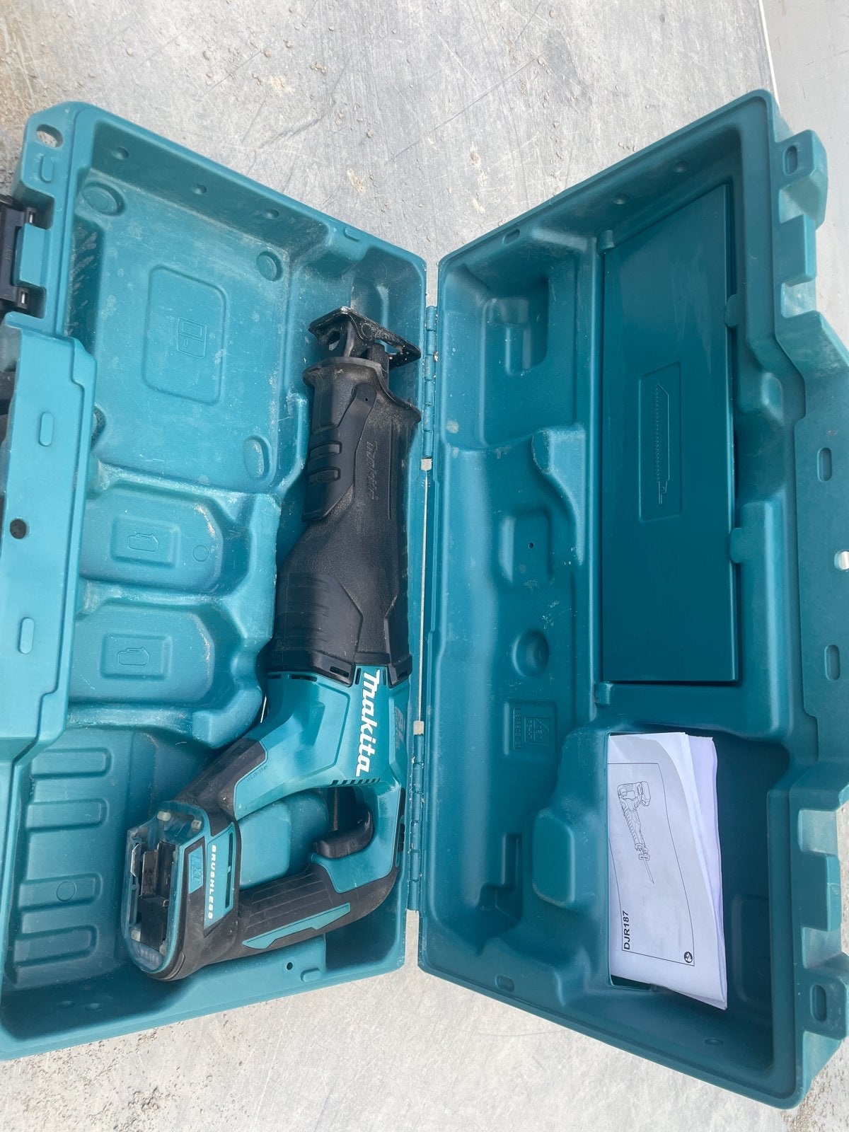 Makita Reciprozaag DJR187Z in koffer, Doe-het-zelf en Verbouw, 70 mm of meer, 600 tot 1200 watt, Ophalen of Verzenden, Zo goed als nieuw