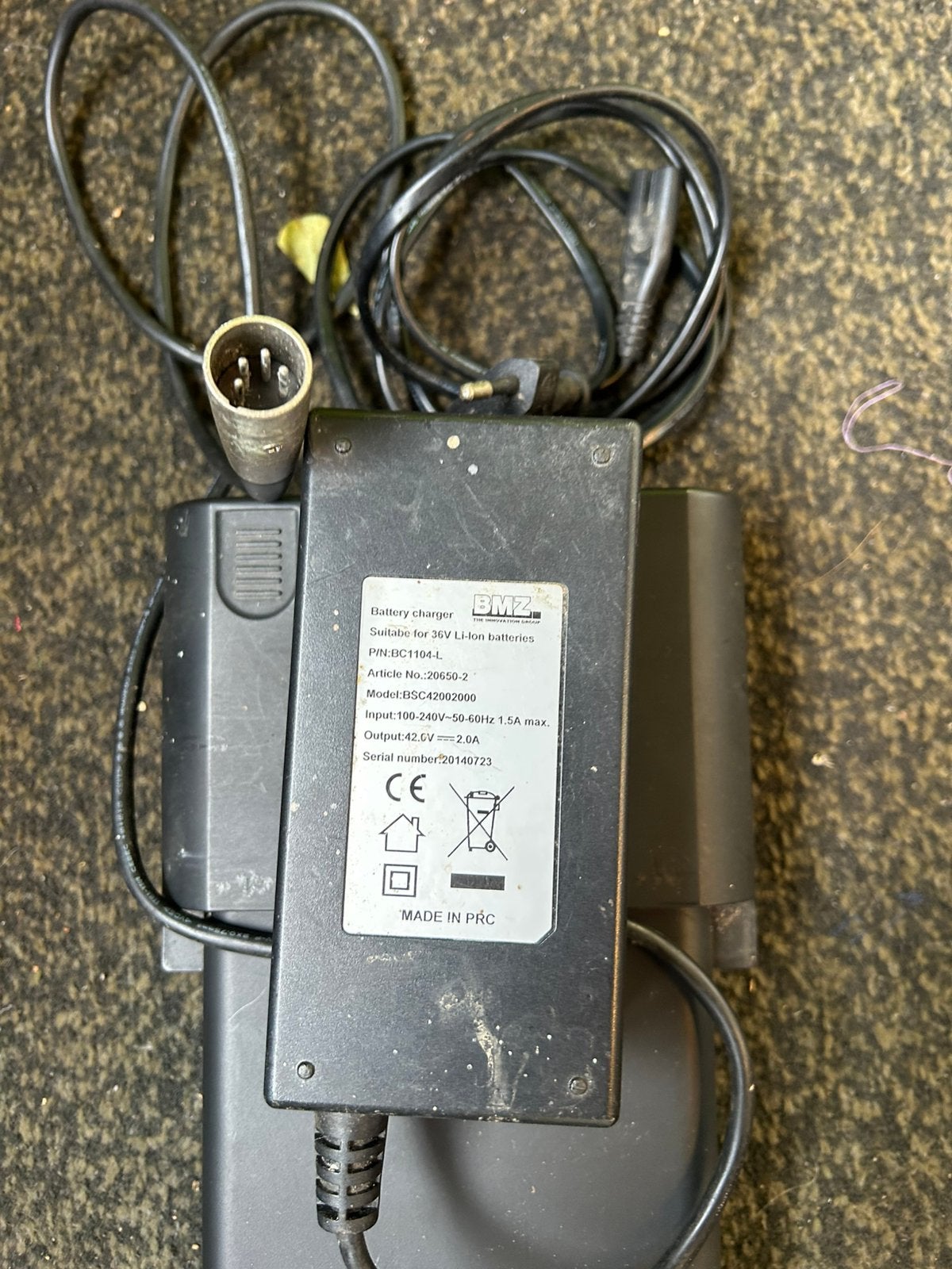 36 volt e-bike acculader 4 pins, Gebruikt