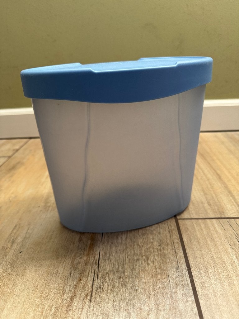 ovale Tupperware bewaardoos, Huis en Inrichting, Bewaardoos, Blauw, Ophalen of Verzenden, 1900 ml