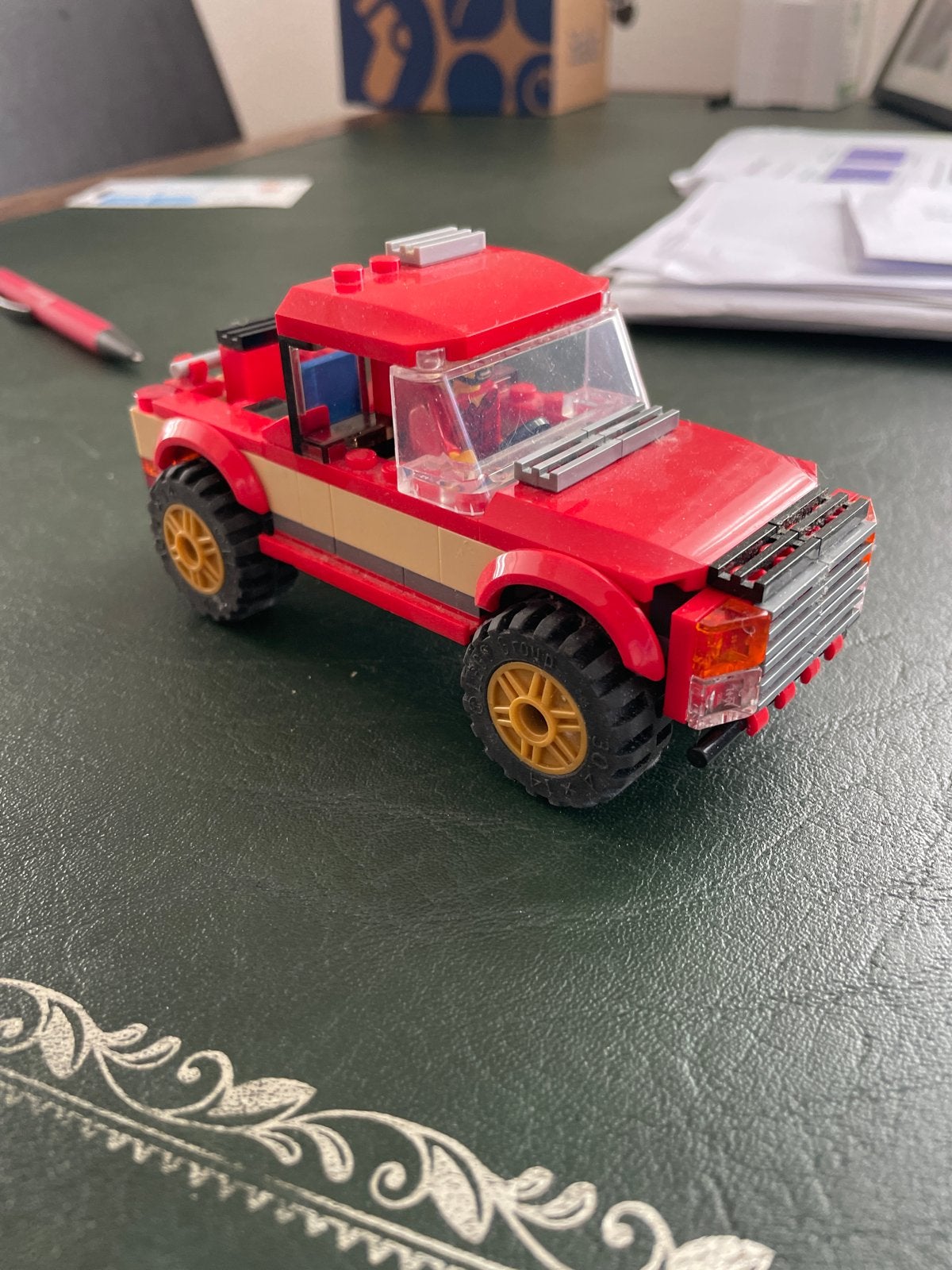 Lego rode pick-up truck met bestuurder, Ophalen of Verzenden, Gebruikt