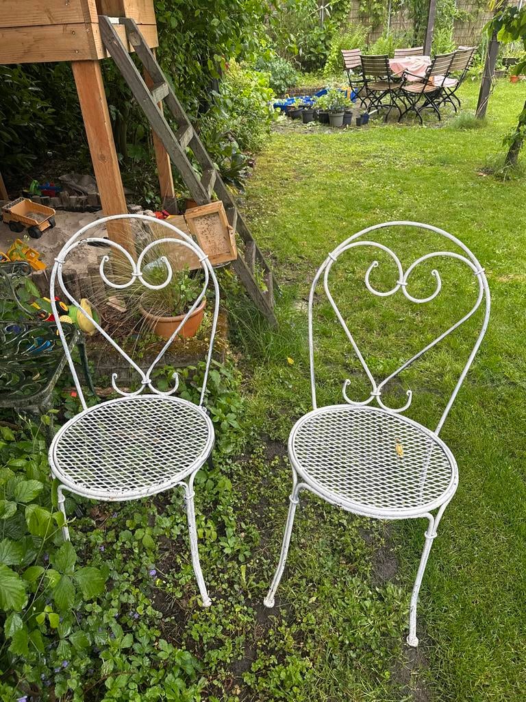 Twee ijzeren bistro stoeltjes - opknappers, Tuin en Terras, Ophalen, Gebruikt, Metaal