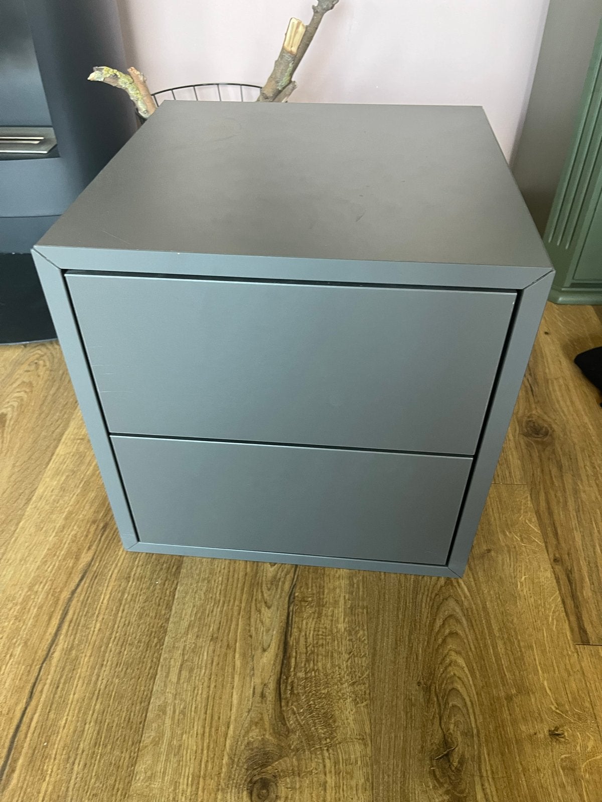 Ikea Nachtkastje donkergrijs, voor wandmontage, Huis en Inrichting, Slaapkamer | Nachtkastjes, Ophalen, Overige materialen, Gebruikt