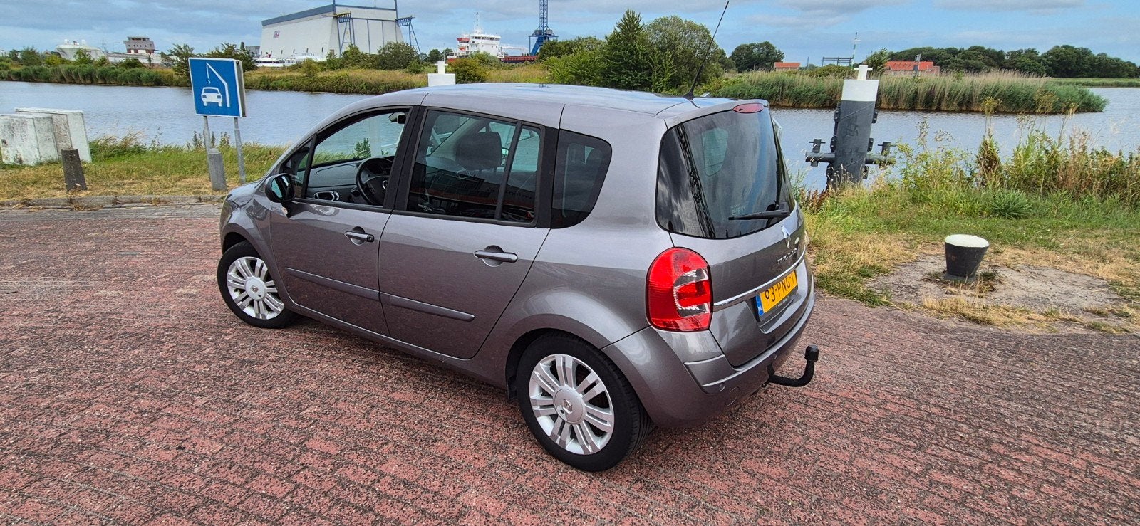 Renault Grand Modus 1.2 TCE 2011 Grijs, Voorwielaandrijving, Zwart, 4 cilinders, 49 €/maand