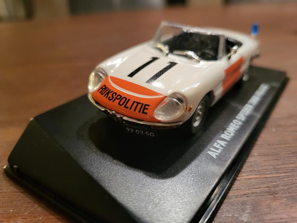 Alfa Romeo Spider Rijkspolitie , politie, Hobby en Vrije tijd, Modelauto's | 1:43, Ophalen of Verzenden, Auto, Overige merken