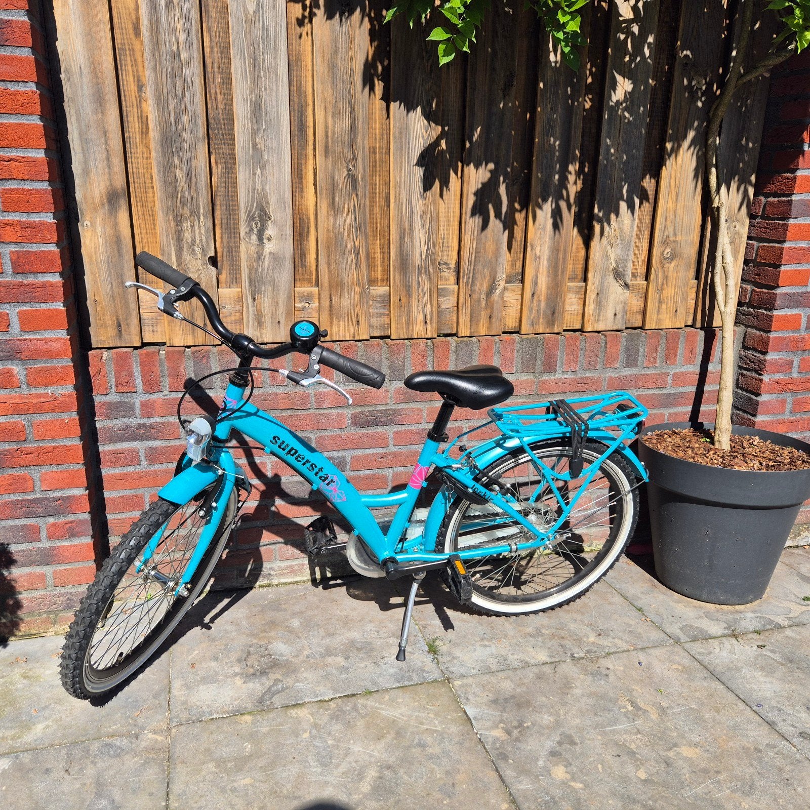 Loekie Superstar kinderfiets 22 inch 5 tot 9 jaar, Zo goed als nieuw, Ophalen, Loekie Superstar, Terugtraprem