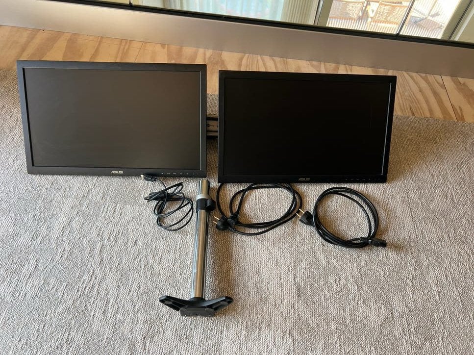 2x ASUS VB228 beeldschermen met Goobay beugel, Computers en Software, Monitoren, Ophalen, Gebruikt, In hoogte verstelbaar, Full HD