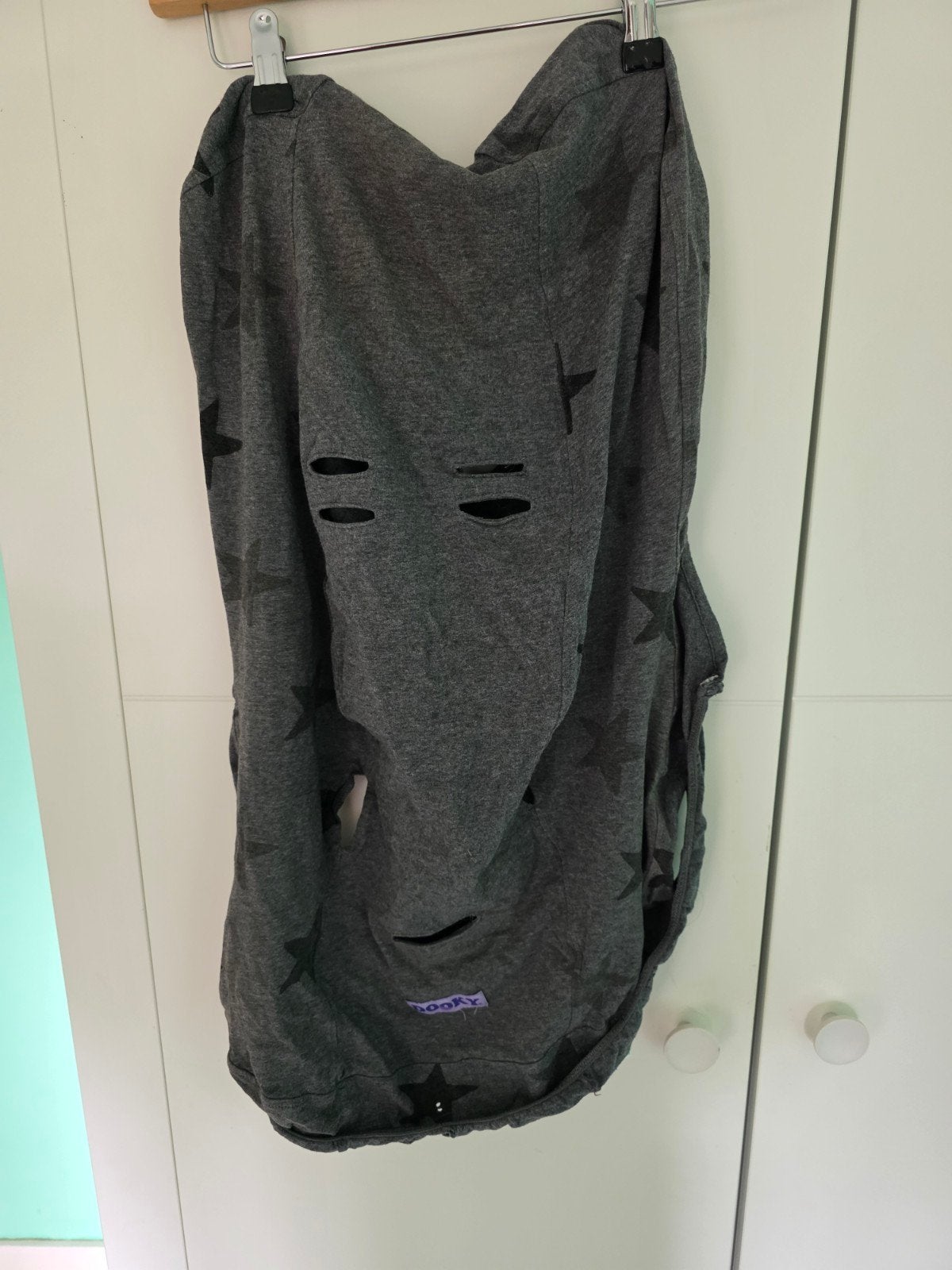 2 Dooky Maxi-Cosi hoezen - grijs met sterren en zwart, Overige merken, Ophalen of Verzenden, 0 t/m 13 kg, Gebruikt