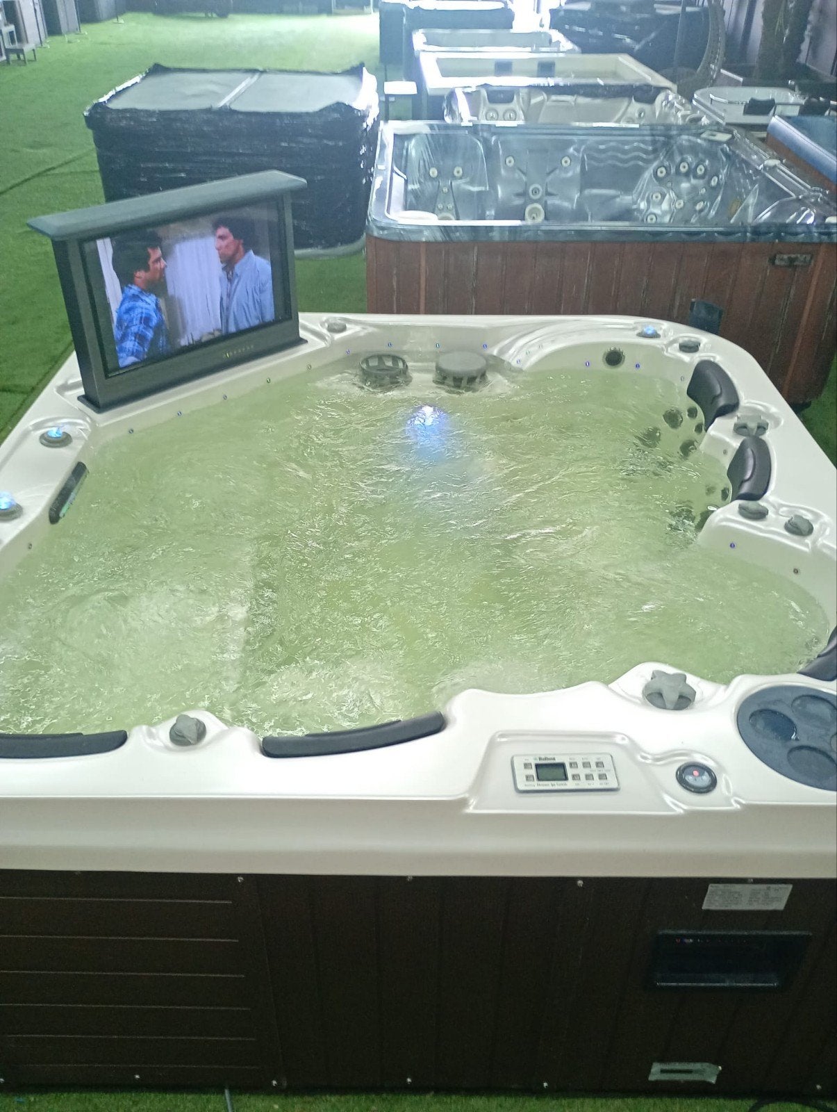 balboa luxe tv spa 230v uniek .incl bezorging&garantie, Ophalen of Verzenden, Gebruikt