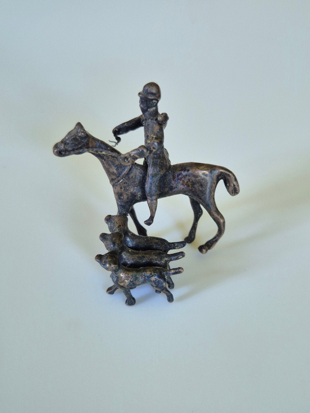 Vintage Ruiter te Paard met (jacht)honden Miniatuur., Ophalen of Verzenden, Zilver