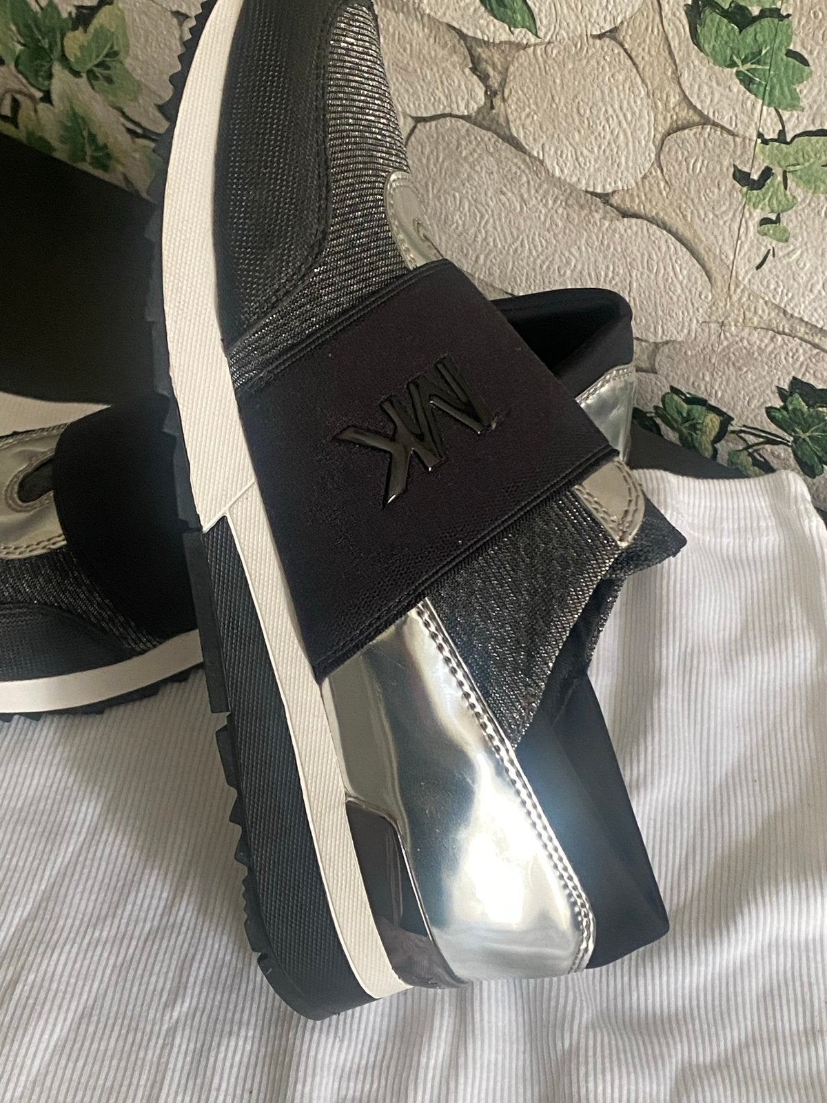 Michael Kors sneakers maat 40, Kleding | Dames, Schoenen, Ophalen of Verzenden, Zo goed als nieuw, Zwart, Sneakers of Gympen