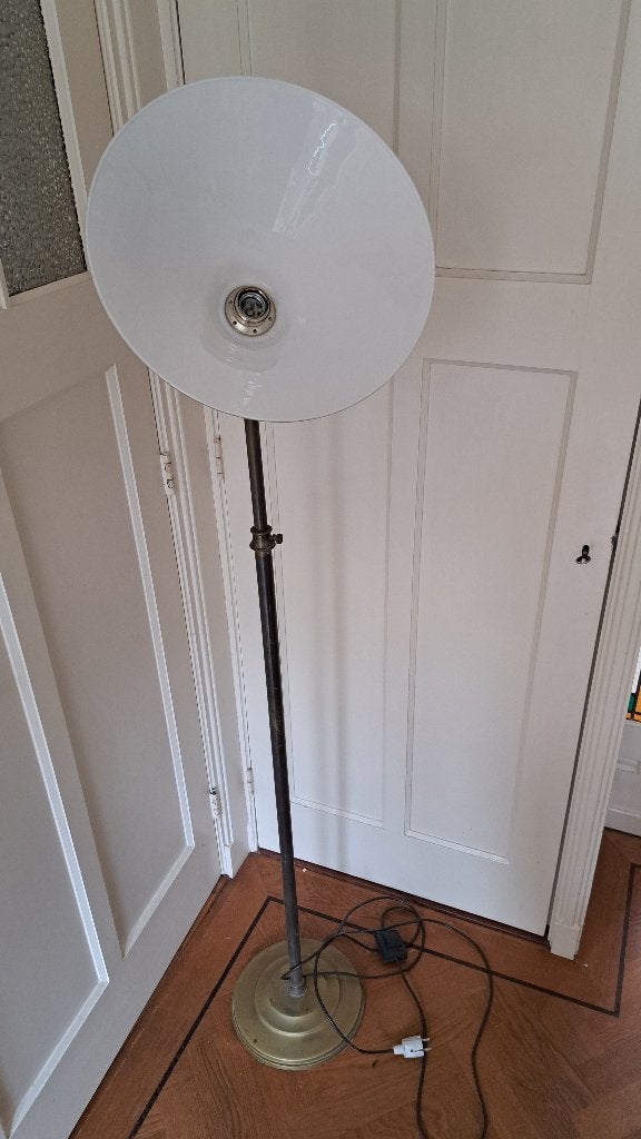 Antieke staande lamp — verstelbaar, met voetschakelaar, Huis en Inrichting, Lampen | Vloerlampen, Gebruikt, E27 (groot), Glas
