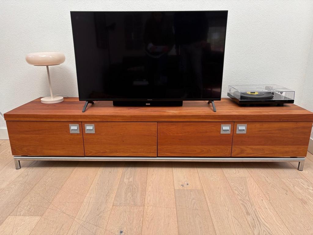 Strak Bert Plantagie TV meubel - 220x44x55 cm, Huis en Inrichting, Kasten | Televisiemeubels, Gebruikt, Minder dan 100 cm, 200 cm of meer
