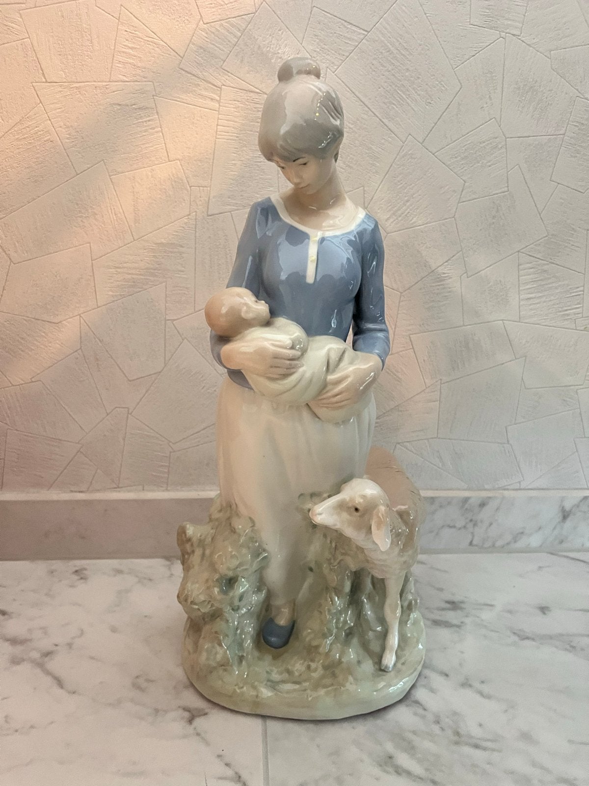 Lladro Porseleinen Beeld: Moeder met Kind en Lam, Antiek en Kunst, Ophalen