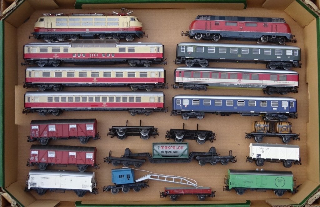 Zeer uitgebreide Marklin treinbaan uit banenboek Baan 16, Wisselstroom, Ophalen of Verzenden, Analoog, Märklin