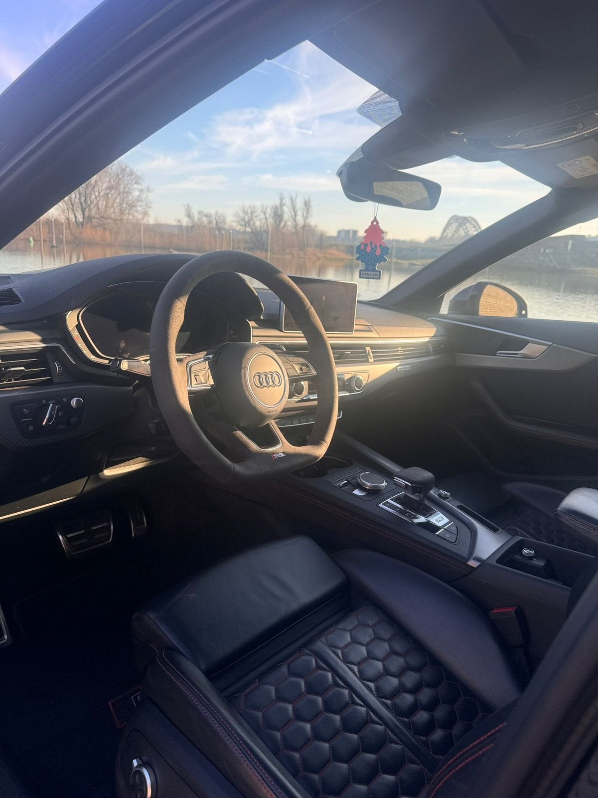 Foto 9 van Audi RS4 Avant 2.9 TFSI quattro Pano|HuD|RS Seat|B&O