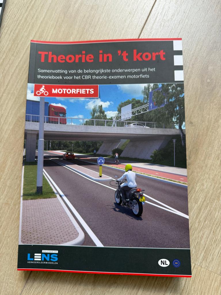 Lens Verkeersleermiddelen Theorieboeken Motorfiets, Ophalen of Verzenden, Zo goed als nieuw, Overige niveaus