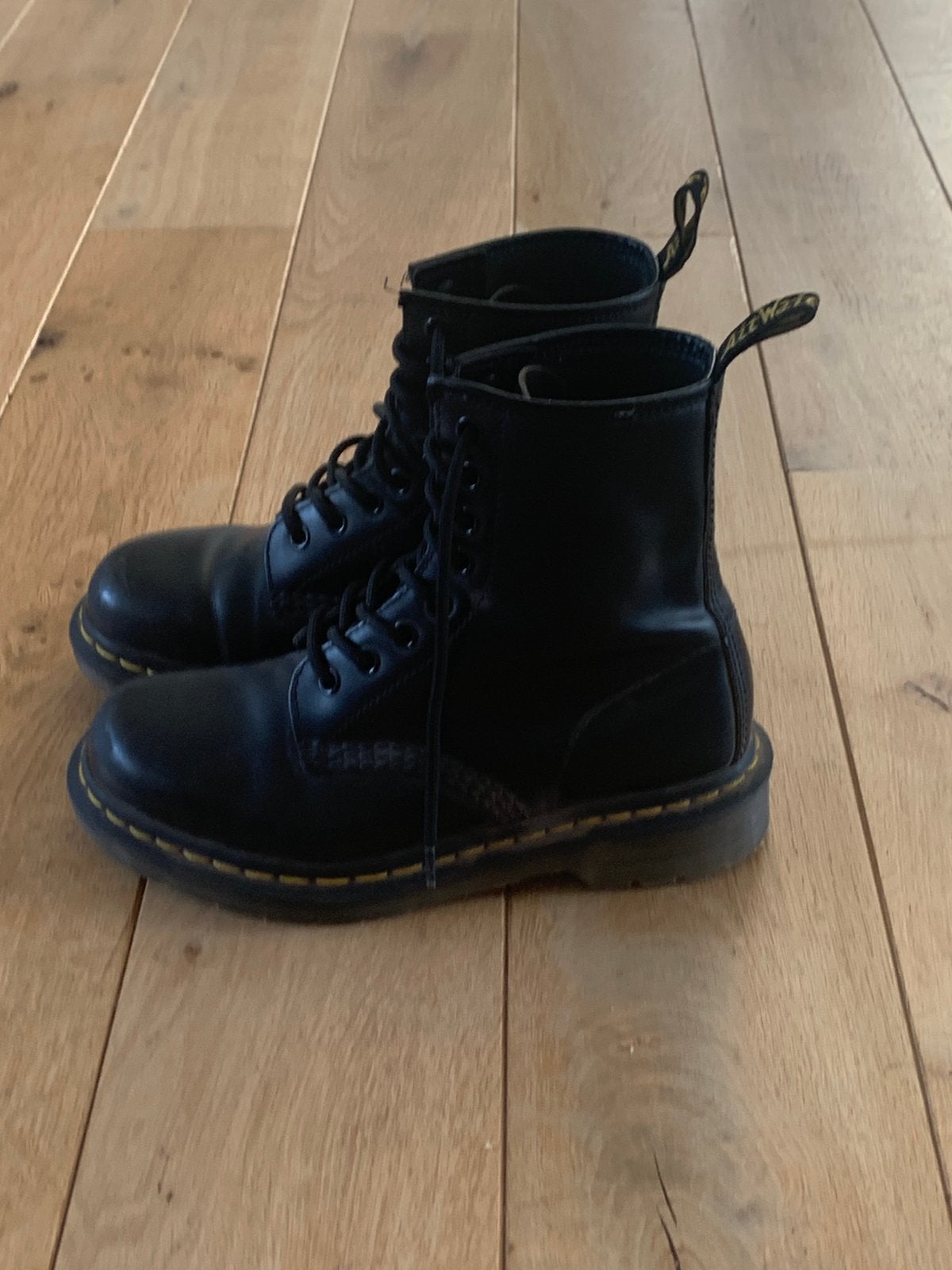 Dr. Martens zwarte schoenen - kistjes, Kleding | Dames, Schoenen, Ophalen of Verzenden, Zo goed als nieuw, Zwart