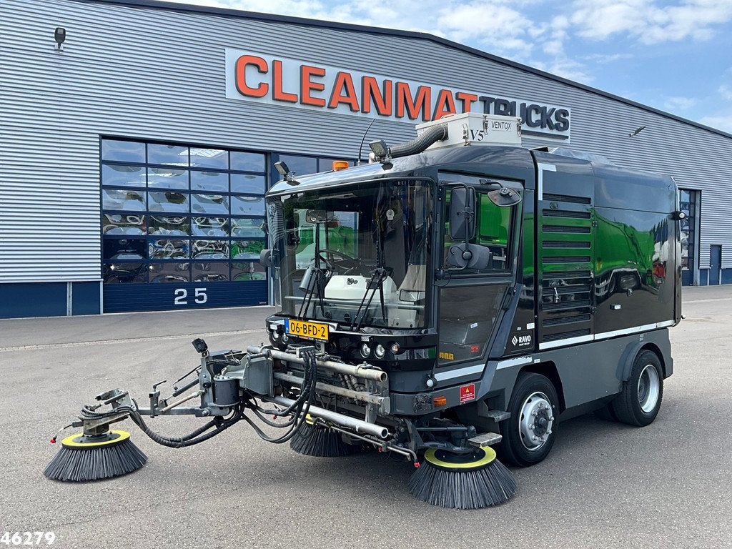 Ravo 580 with 3-rd brush (bj 2013), Euro 5, 160 pk, Diesel, 2 stoelen