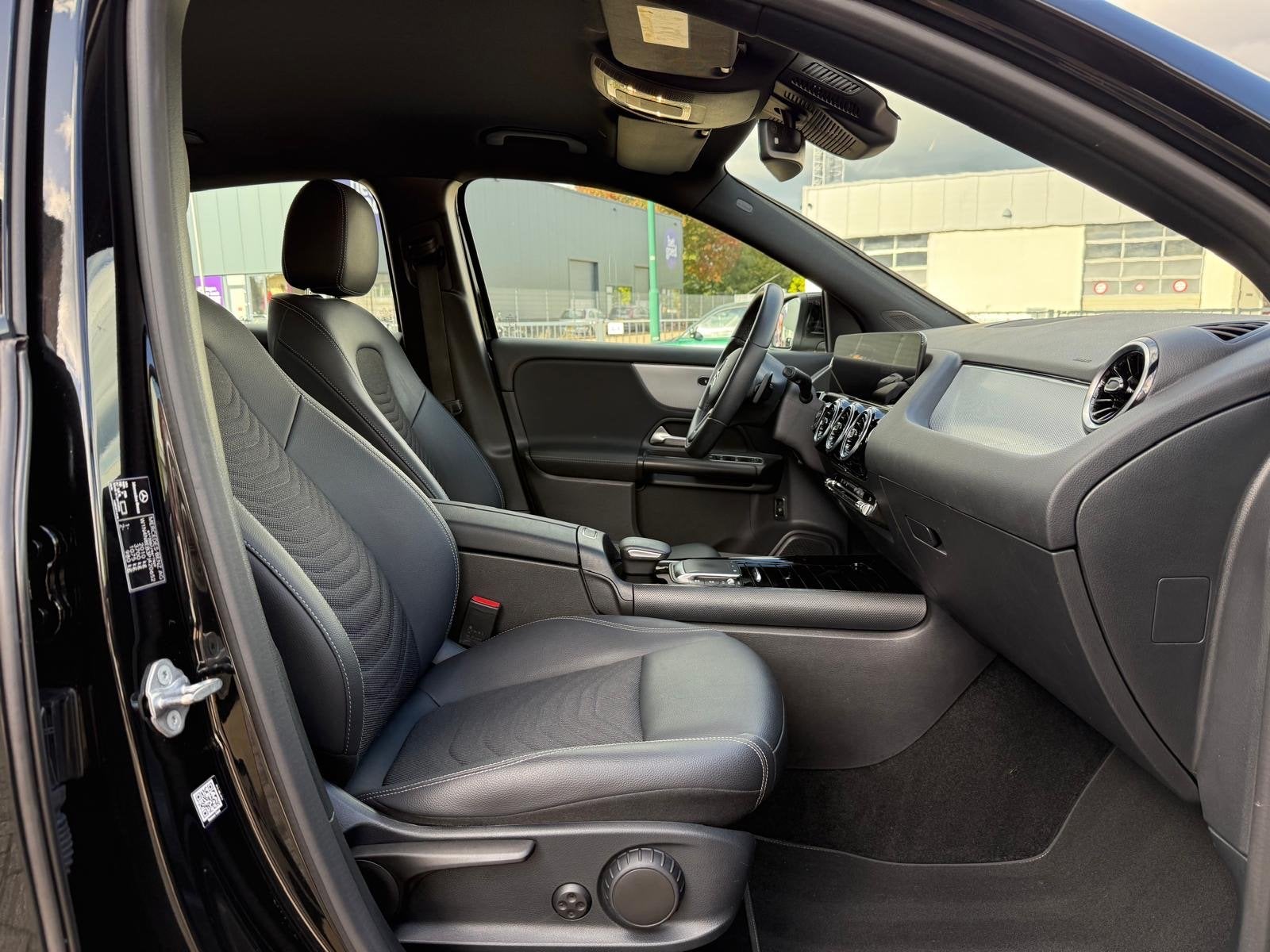 Mercedes-Benz GLA 180 Aut. Navi Stoelverw ACC Org Nederlands, Auto's, Gebruikt, 4 cilinders, Met garantie (alle), Zwart