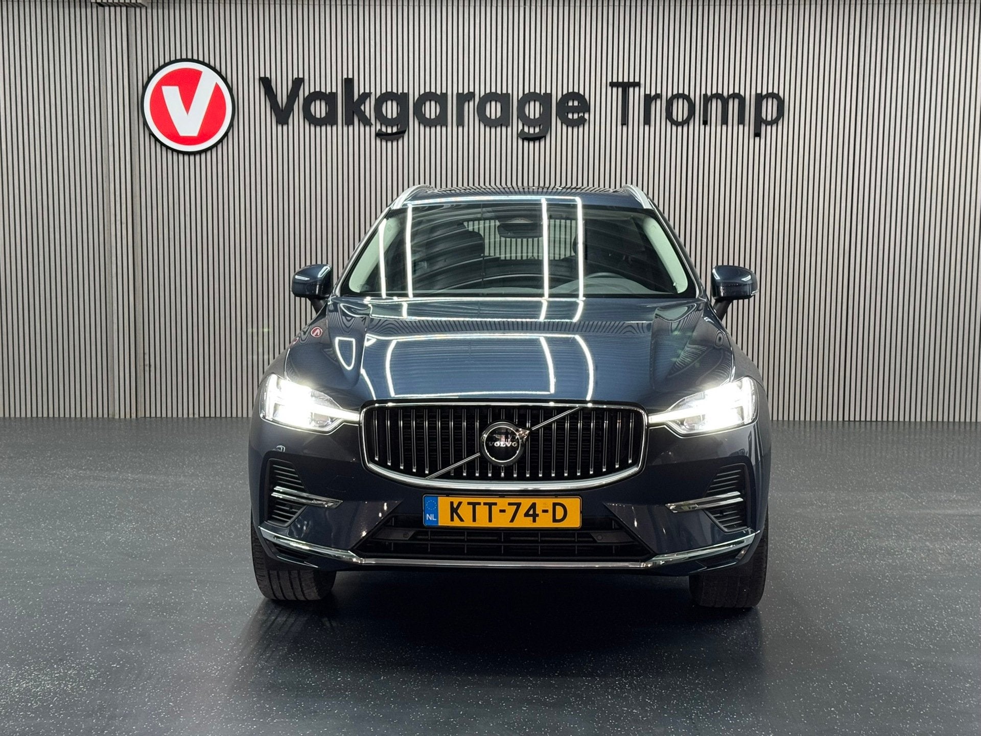 Volvo XC60 2.0 T6 Plug-in pano|google| stoel en stuurwervarm, Auto's, Automaat, Stof, Gebruikt, Blauw