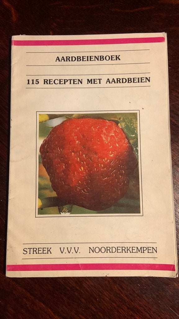Aardbeienboek 115 recepten met aardbeien, Ophalen of Verzenden, Zo goed als nieuw