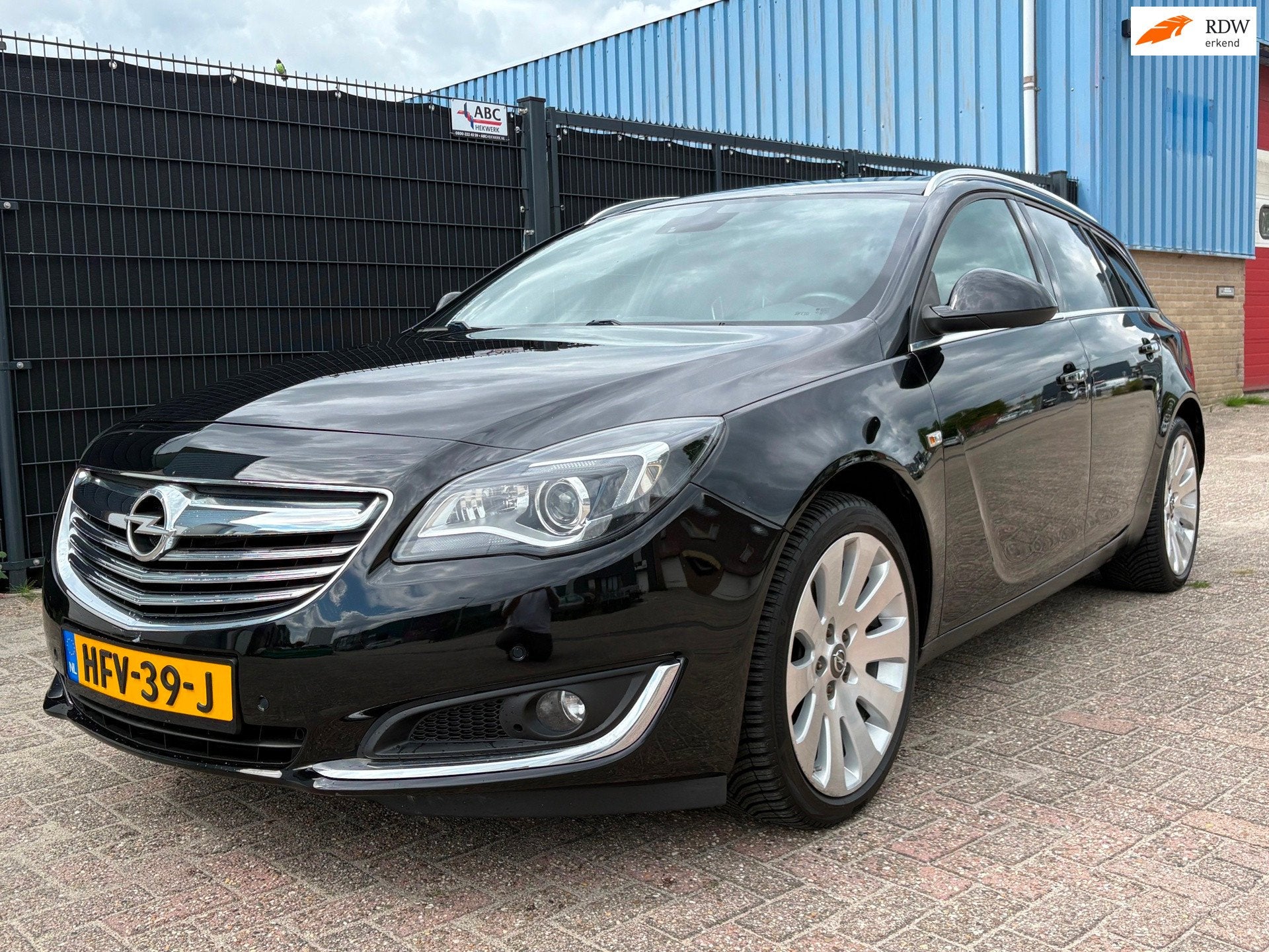Opel Insignia Sports Tourer 2.0 4x4 VOL !, Auto's, Automaat, Gebruikt, 4 cilinders, 2000 kg