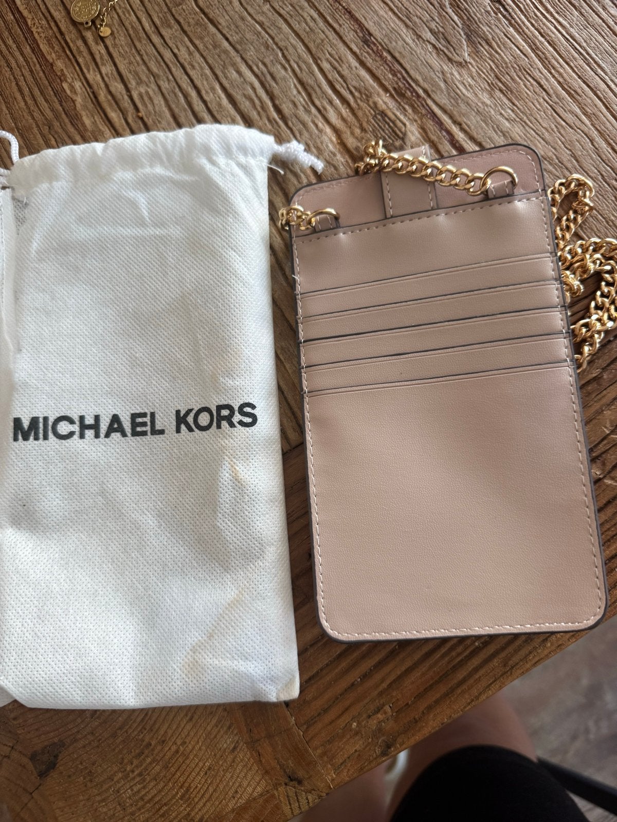 Michael Kors Telefoonhouder / Pasjeshouder met ketting, Ophalen of Verzenden, Nieuw, Beige, Overige typen