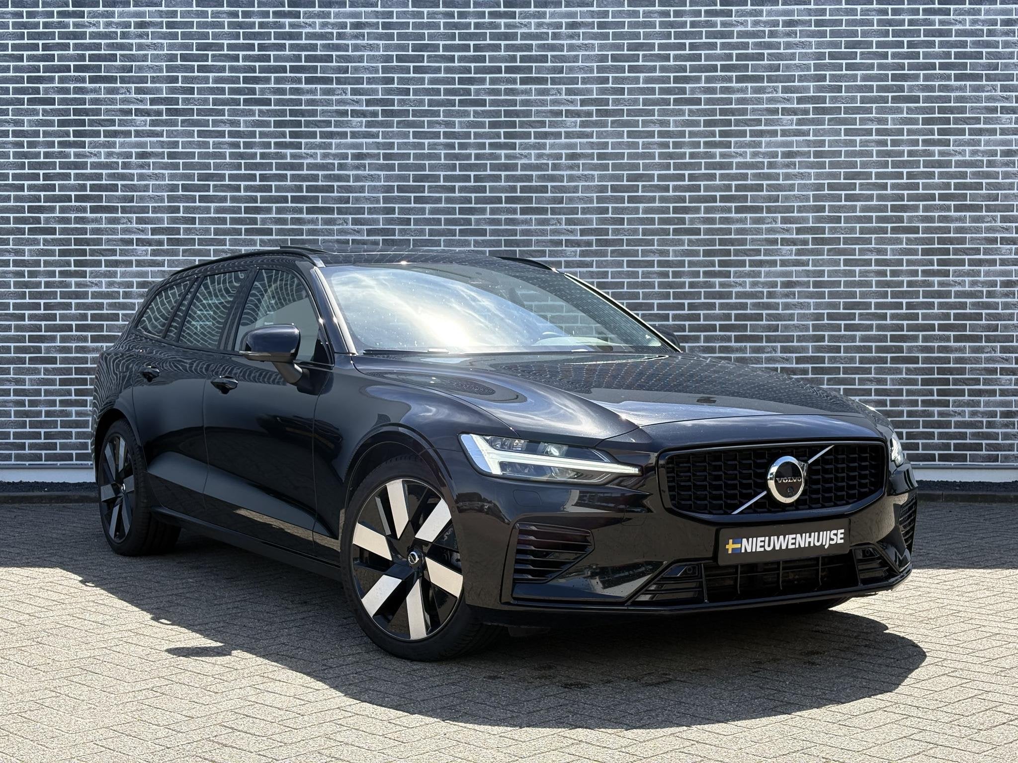 Volvo V60 2.0 T6 Plug-in Hybrid AWD Ultimate Dark | PHEV Lon, Auto's, Gebruikt, Euro 6, 4 cilinders, 180 min