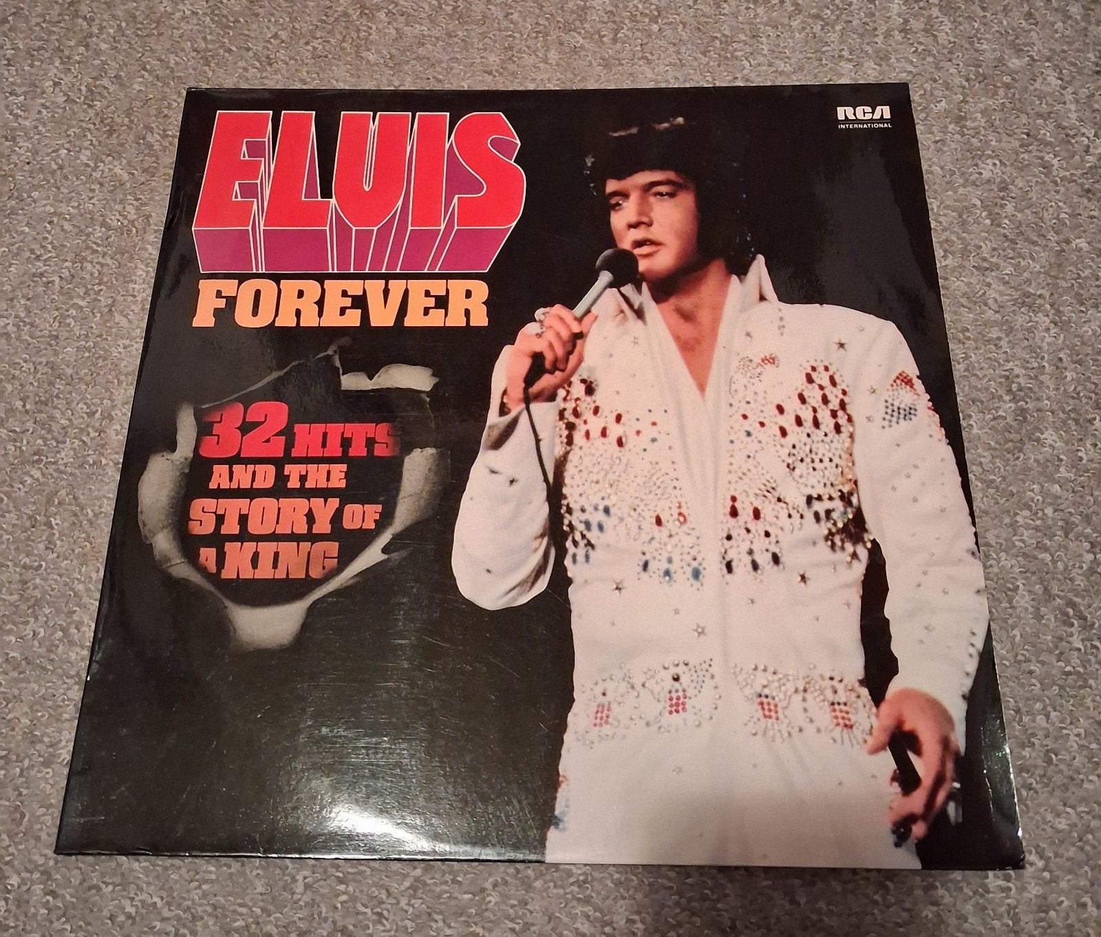 Elvis Forever - 32 Hits and the Story of a King Dubbel-LP, Inclusief boekje, Gebruikt, Pop, Ophalen of Verzenden