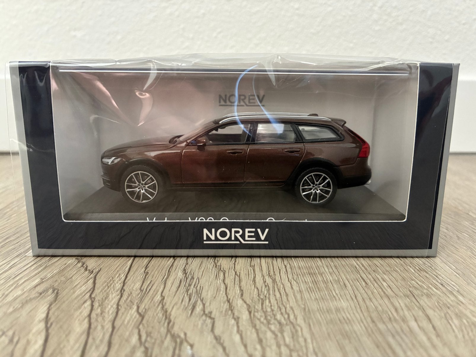 Volvo V90 Cross Country Maple Brown - Norev 1:43, Ophalen of Verzenden, Zo goed als nieuw, Auto, Norev