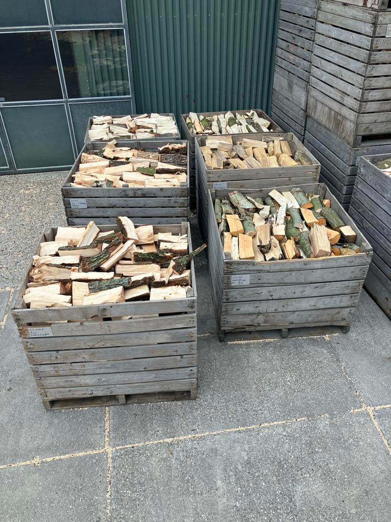Gekloofd haardhout / brandhout in kisten gestapeld, Tuin en Terras, 6 m³ of meer, Ophalen, Overige houtsoorten, Blokken