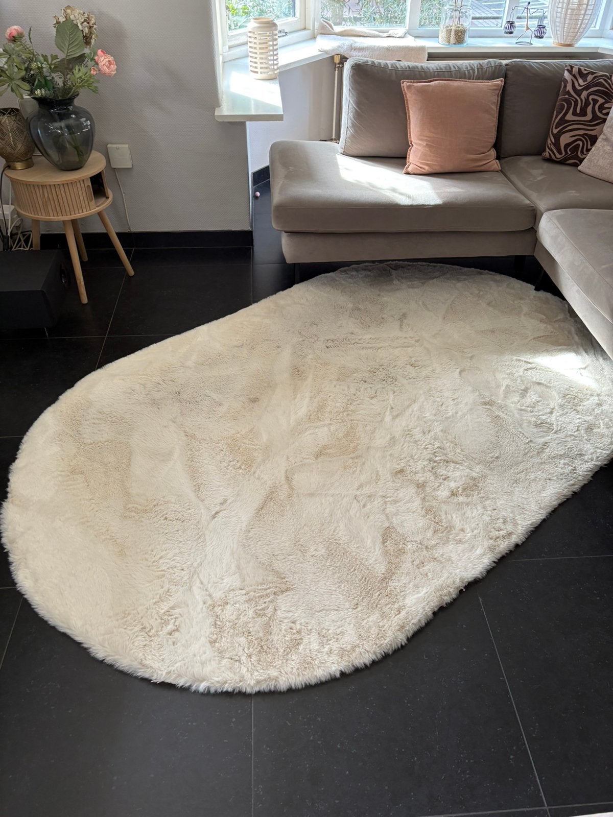 Mooi ecru vloerkleed ovaal 150x240, Ophalen, Zo goed als nieuw, Ovaal, 200 cm of meer