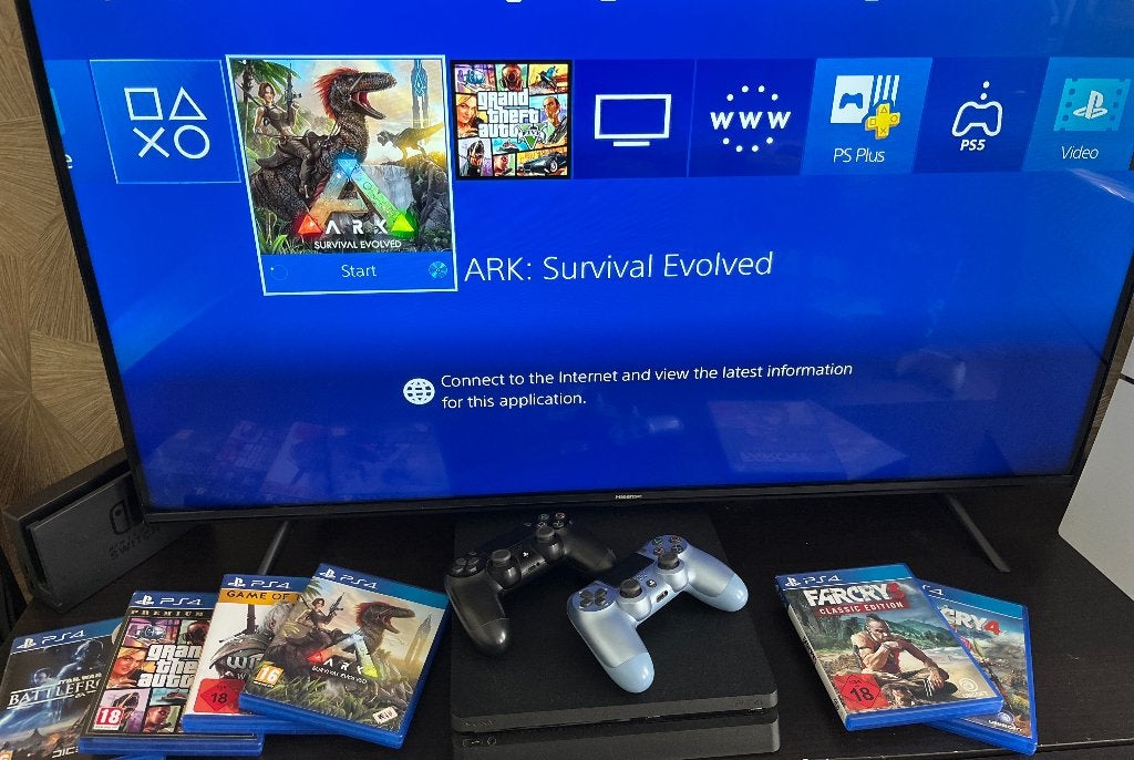 PlayStation 4 Slim Bundle – 500GB + 6 Games + 2 Controllers, Spelcomputers en Games, Met 2 controllers, Ophalen of Verzenden, Zo goed als nieuw