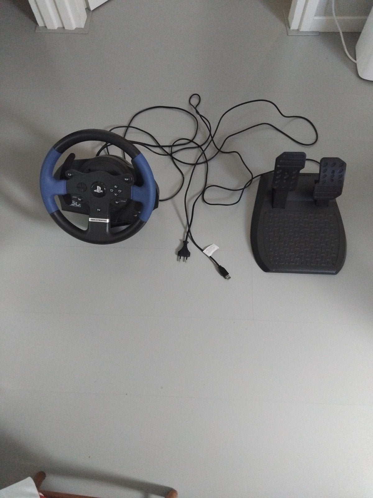 Thrustmaster T150 racestuur met pedalen voor PlayStation, Racestuur, Gebruikt, Force feedback, Thrustmaster