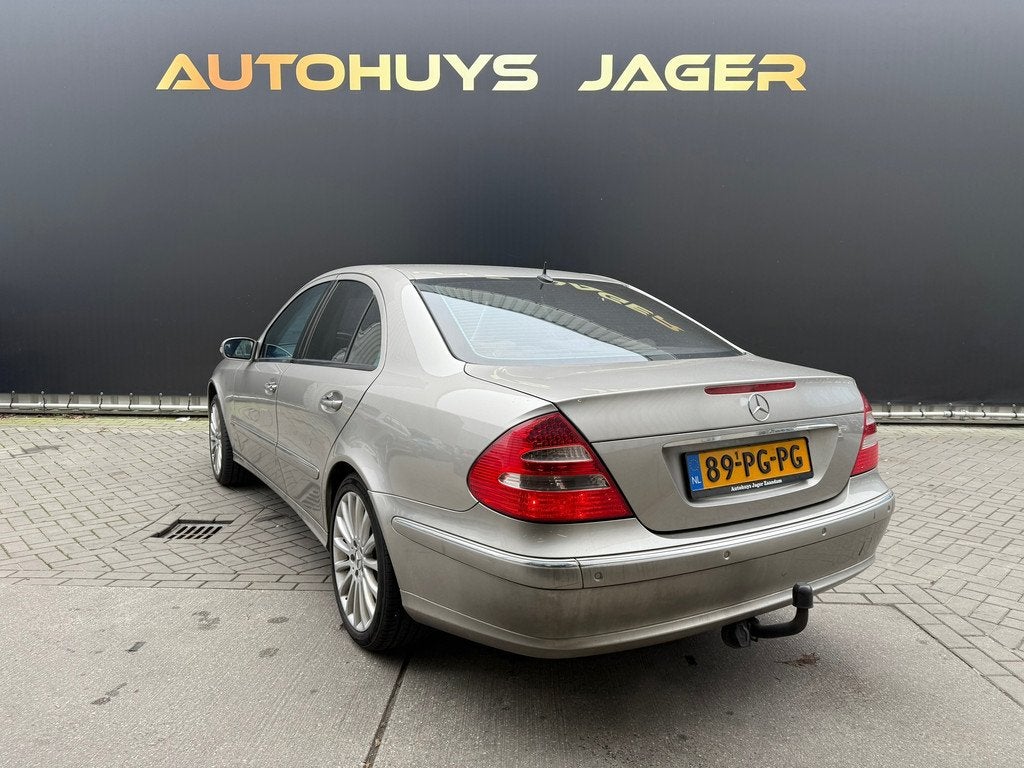 Mercedes-Benz E-klasse 200 K. Avantgarde Automaat, Auto's, Mercedes-Benz, Automaat, Achterwielaandrijving, Gebruikt, 4 cilinders