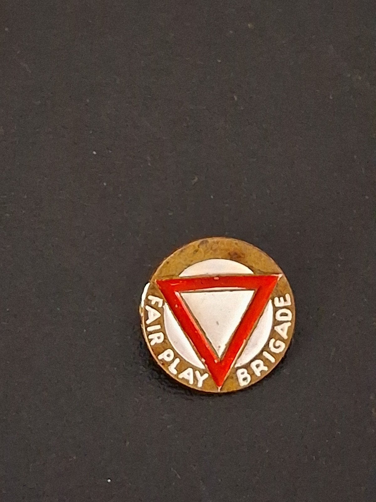 Vintage 'Fair Play Brigade' Speldje  ca 1970, Verzamelen, Ophalen of Verzenden, Gebruikt, Sport, Speldje of Pin