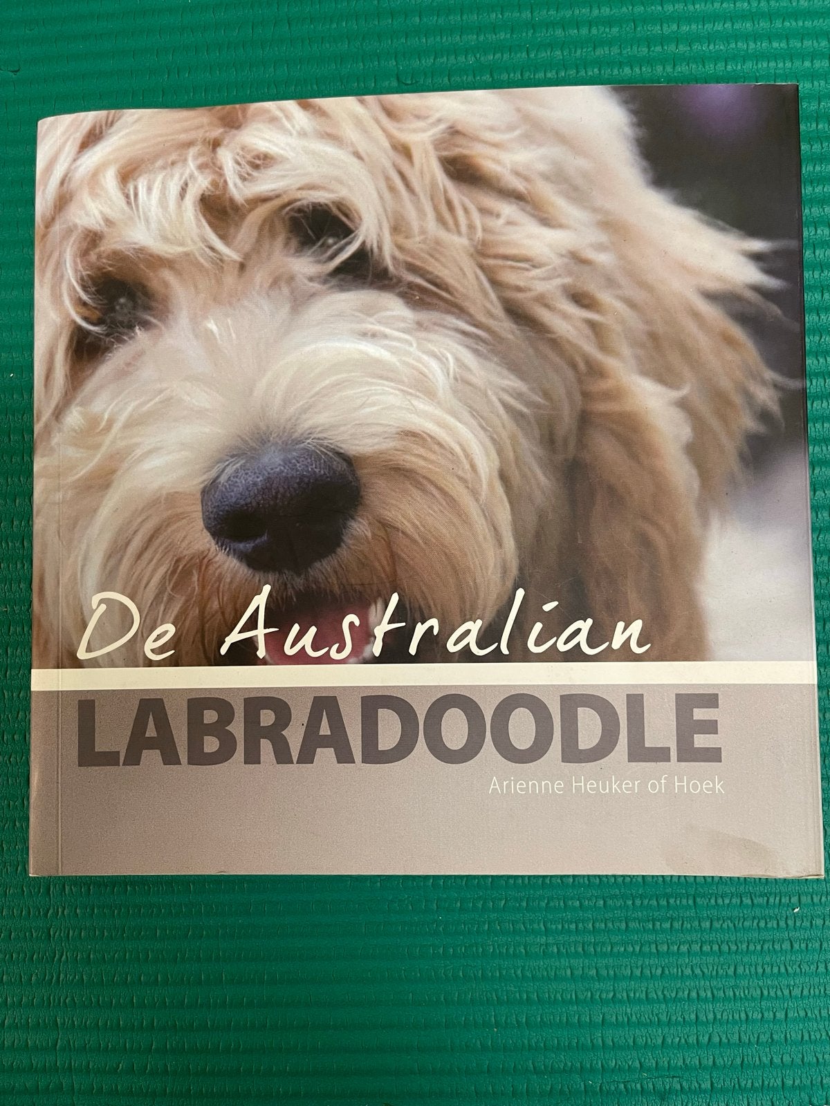 De Australian Labradoodle - Arienne Heuker of Hoek, Ophalen of Verzenden, Zo goed als nieuw, Honden