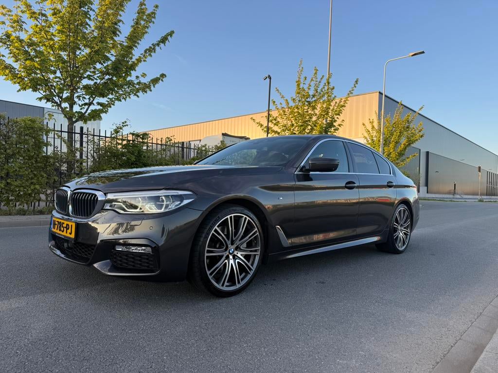 BMW 5-Serie 530i 310pk Xdrive Aut. 2018 Grijs, Auto's, 1998 cc, 4 cilinders, 2000 kg, Vierwielaandrijving