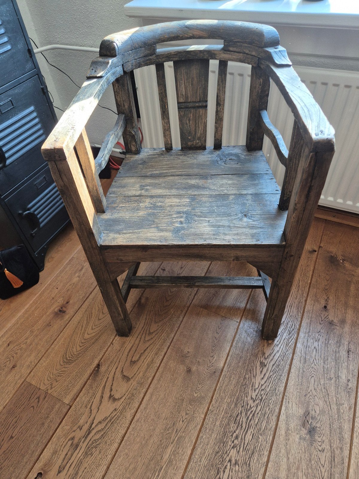 houten stoeltje, Ophalen