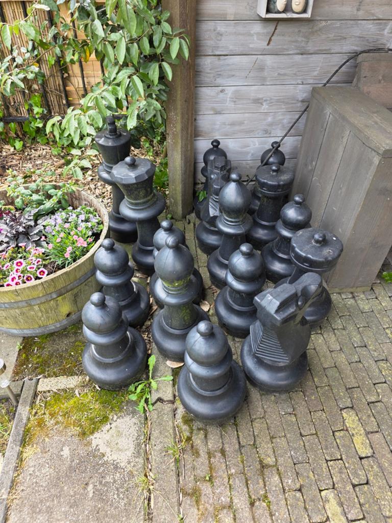 Grote schaakstukken voor buiten, Ophalen, Gebruikt