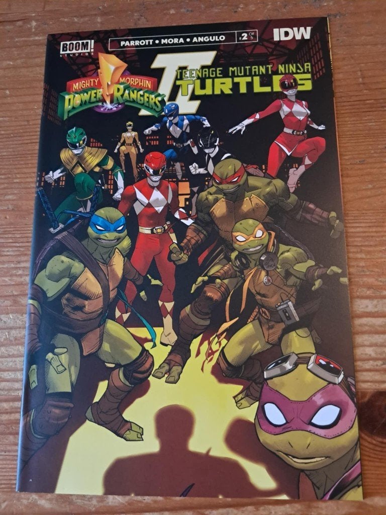 Mighty morphin power rangers/ ninja turtles vol 2 #2, Boeken, Amerika, Parrot, Nieuw, Ophalen