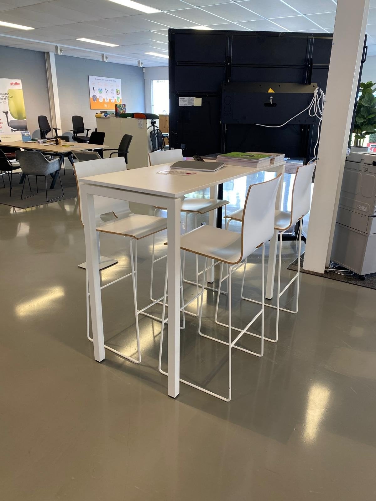 Vergader set/kantine set hoge  Tafel met 4 krukken/stoelen, Ophalen, Zo goed als nieuw