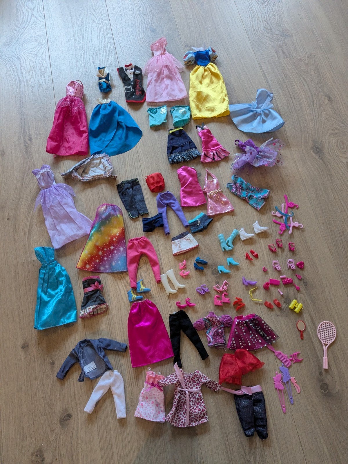 set Barbie kleding, schoenen en accessoires, Ophalen of Verzenden, Gebruikt, Barbie