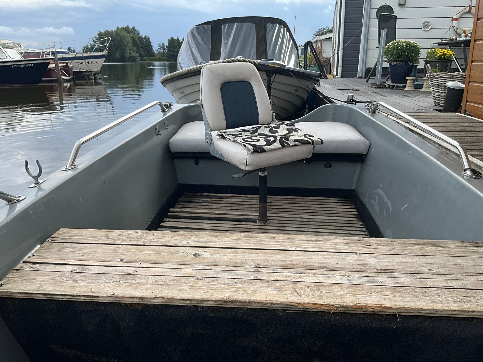 Foto 5 van Polyester bootje, L4 m, B1,5 m, zonder motor.