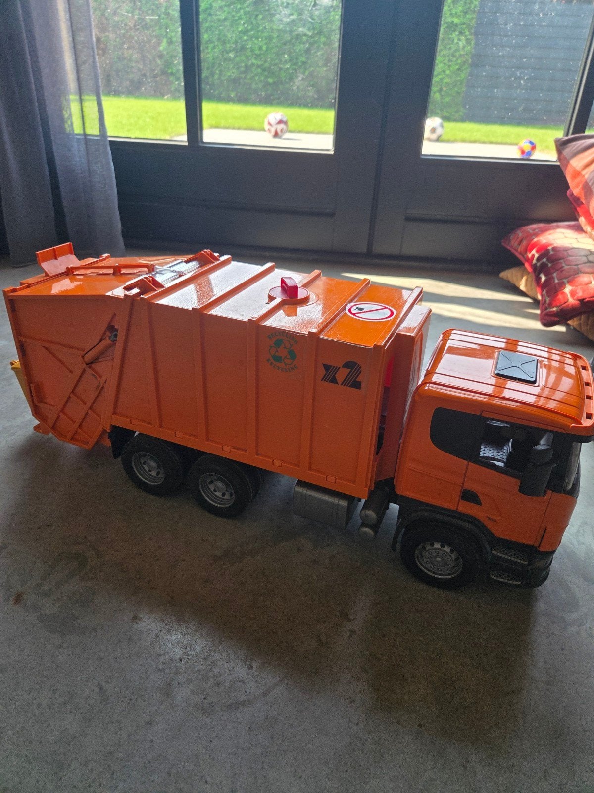 Bruder vuilniswagen met container, Ophalen, Gebruikt