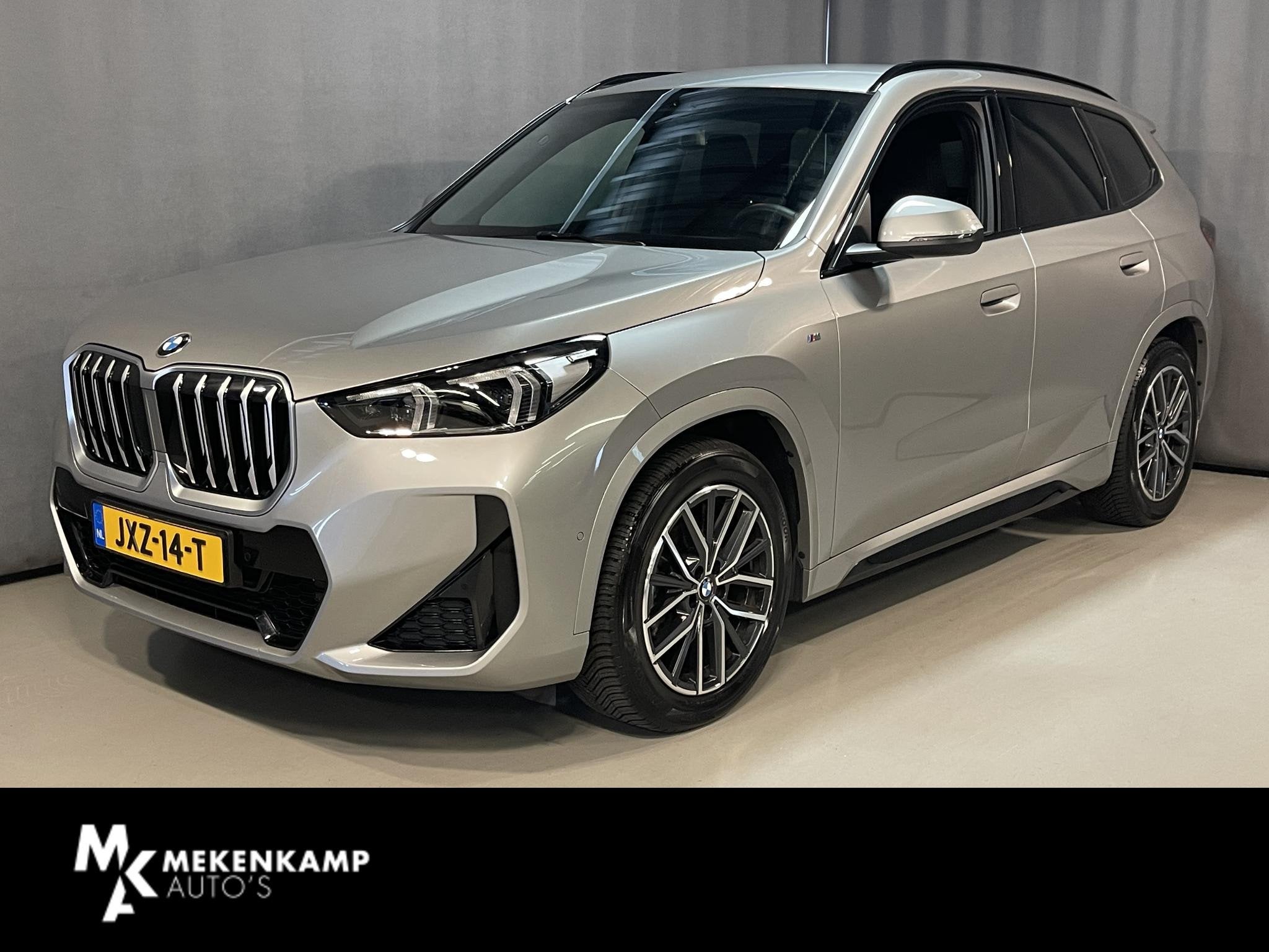BMW X1 sDrive18i M Sport Shadow Line 18"/Sportstoelen/Keyles, Auto's, Dealer onderhouden, Euro 6, Bedrijf, Automatische klimaatregeling