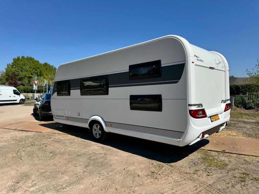 Hobby De Luxe 545 KMF 2022 Mover Voortent Fietsendrager, Caravans en Kamperen, Hobby, Schokbreker, Treinzit, Particulier