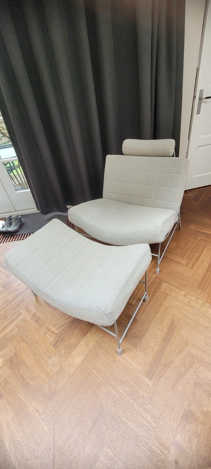 Leolux Volare grijs/beige stoel + hocker, Ophalen, Gebruikt, Metaal, Eén