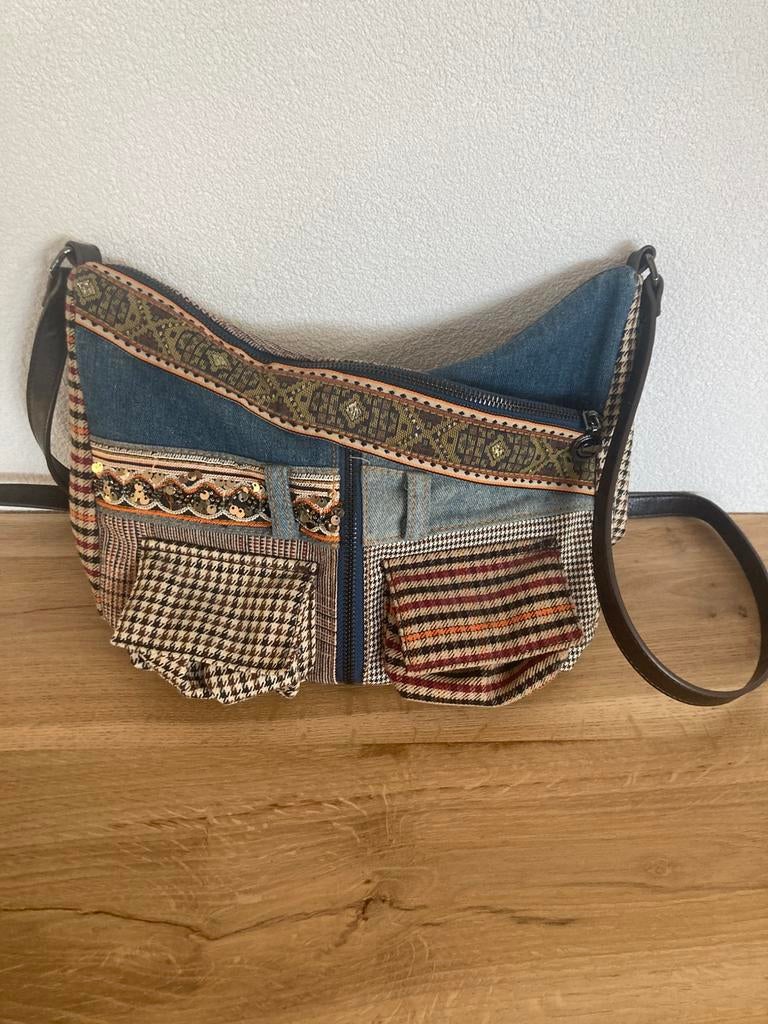 Desigual schoudertas 29x23 cm, Sieraden, Tassen en Uiterlijk, Ophalen, Gebruikt, Overige kleuren, Schoudertasje