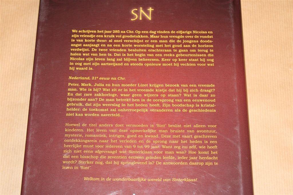 Sint — Zijn Wonderbaarlijke Levensverhaal [Incl. DVD], Gebruikt, -, -, Ophalen of Verzenden